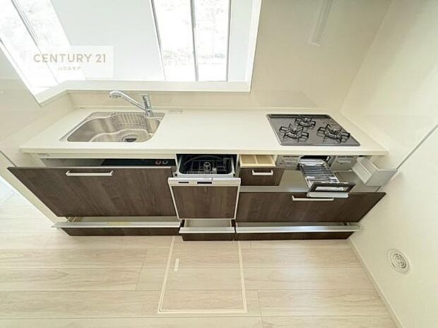 収納スペースが豊富で、調理スペースがスッキリと片付きひろ〜く活用できます!快適に作業ができます!毎日の料理が捗ります!