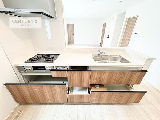 収納スペースが豊富で、調理スペースがスッキリと片付きひろ~く活用できます!快適に作業ができます!毎日の料理が捗ります!