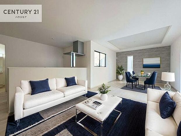 家具はCGパースです。開放感のある広々LDK!ソファーやダイニングテーブルを置いても窮屈にならないので快適に過ごせます!コミュニケーションが取りやすいリビングです!