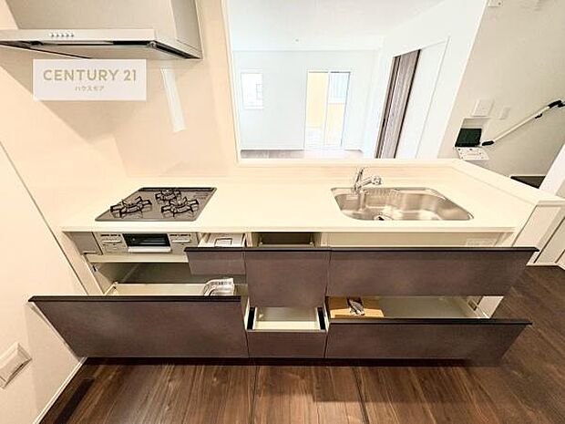 収納スペースが豊富で、調理スペースがスッキリと片付きひろ~く活用できます!快適に作業ができます!毎日の料理が捗ります!