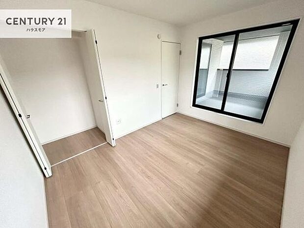 収納スペースがしっかり確保されているため、おもちゃや学用品もサッと片付き、いつでもスッキリ。綺麗な空間が保てます!