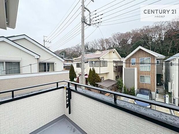 陽当たり良好なバルコニーです！晴れた日には青い空を見渡せる開放的な時間を楽しめます。