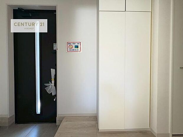 広々とした玄関は、家族みんなが同時に靴を脱ぎ履きしても余裕があり、出入りがスムーズ。