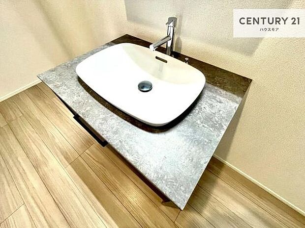 身なりを整える洗面所は、清潔感が大事です!水周りの清潔感のある雰囲気を演出!気持ちよくお使いいただけます。