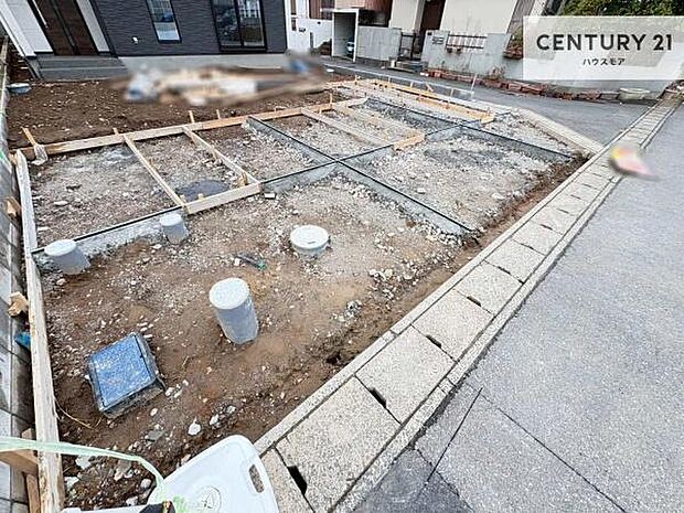 駐車スペースは3台分あります！セカンドカーはもちろん、バイクや自転車なども置き場所に困りません。