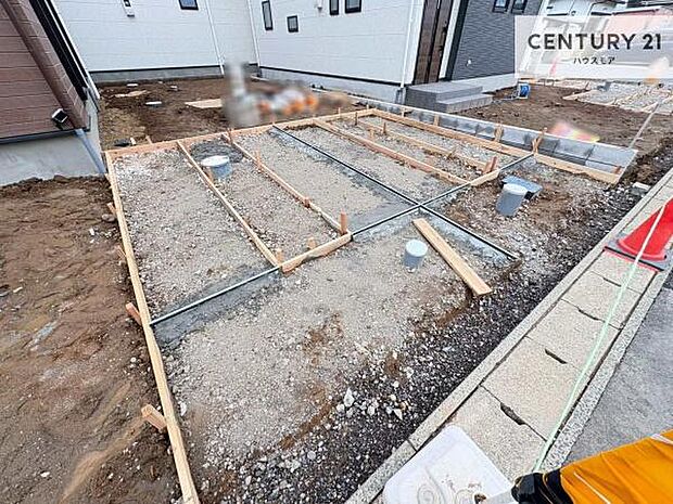 駐車スペースは3台分あります！セカンドカーはもちろん、バイクや自転車なども置き場所に困りません。