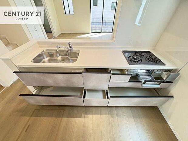 収納スペースが豊富で、調理スペースがスッキリと片付きひろ〜く活用できます!快適に作業ができます!毎日の料理が捗ります!