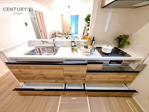 収納スペースが豊富で、調理スペースがスッキリと片付きひろ~く活用できます!快適に作業ができます!毎日の料理が捗ります!