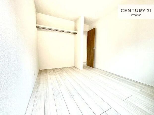 掃き出し窓がないお部屋は、お子様のお部屋としても安心です！収納スペースも充実しているので散らかったお部屋をサッと片付けられます！