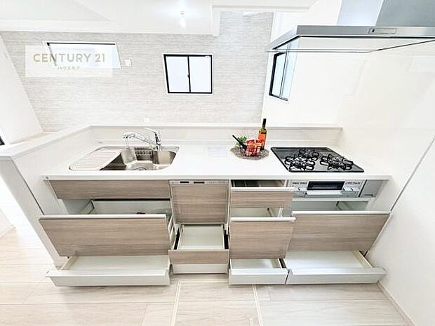 収納スペースが豊富で、調理スペースがスッキリと片付きひろ〜く活用できます！快適に作業ができます！毎日の料理が捗ります！