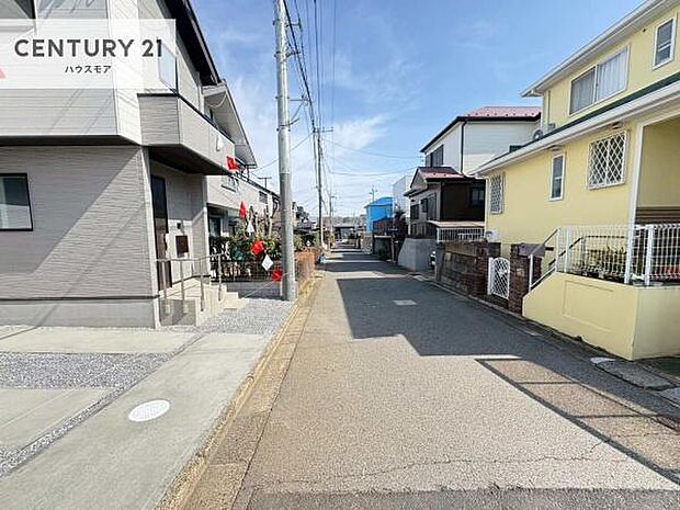 前面道路5ｍ！陽当り良好な立地です。車庫入れが苦手な方も安心ですね。