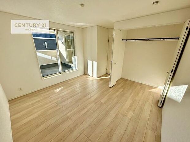 各居室収納付き!急なお客様が来客しても散らかったお部屋をサッと片付けられます!お部屋のスペースが生まれゆとりあるお部屋を演出することが出来ます!