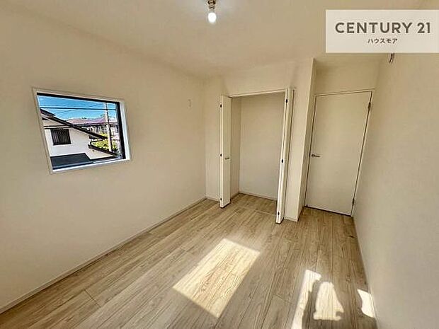 掃き出し窓がないお部屋は、お子様のお部屋としても安心です!収納スペースも充実しているので散らかったお部屋をサッと片付けられます!【現地販売会開催中】