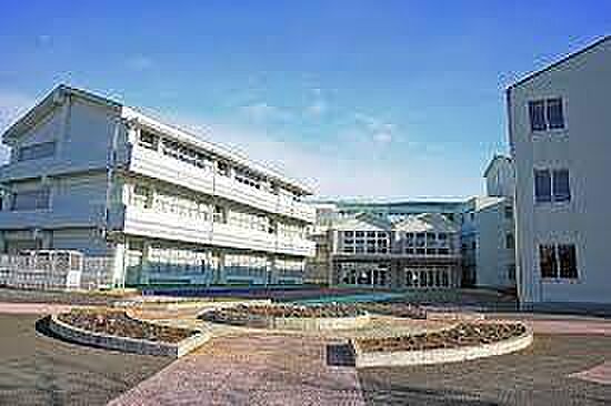 守谷市立大井沢小学校まで585m