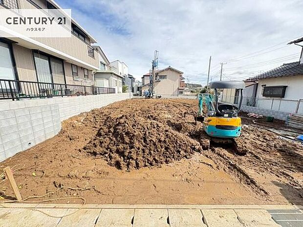 駐車スペースは2台分あります!セカンドカーはもちろん、バイクや自転車なども置き場所に困りません。
