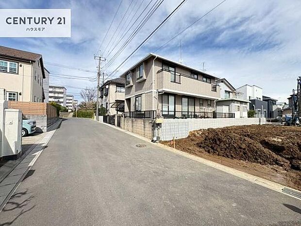 全3棟のキレイな街並み。是非1度ご内見ください。物件探しのご条件・ご要望・ご質問など、不動産に関することならどのようなことでも誠心誠意対応させて頂きます。