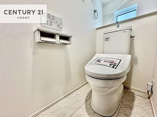 1・2階にトイレがございます!朝の忙しい時間帯も待たずにすみそうですね。白を基調とした清潔感のあるトイレでお手入れがしやすいです!【現地販売会開催中】