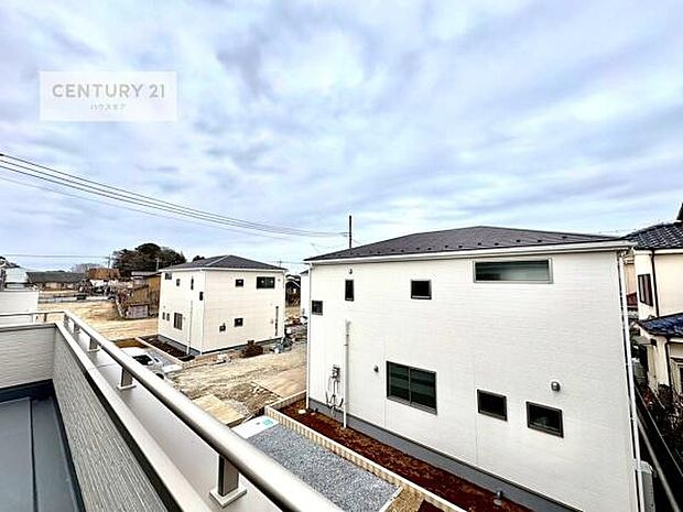 前面に建物がないため、開放感あふれる眺望を実現。視界が大きく広がり、空の広さを感じられる住環境です。