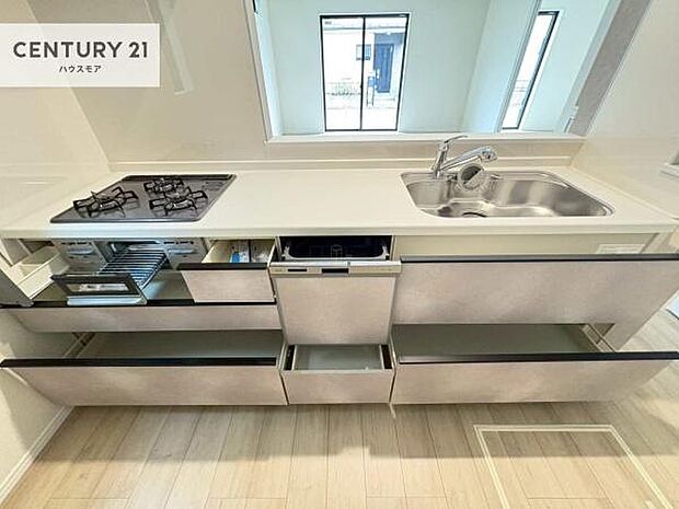 収納スペースが豊富で、調理スペースがスッキリと片付きひろ〜く活用できます！快適に作業ができます！毎日の料理が捗ります！