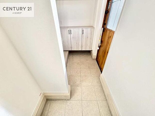 玄関土間収納付き!収納スペースなのでベビーカーやアウトドアの道具がスッキリしまえます!取り出しもラクラク!整理整頓がしやすい!