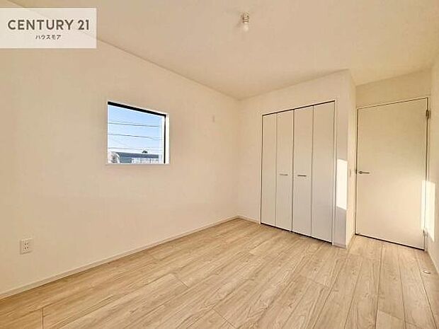 掃き出し窓がないお部屋は、お子様のお部屋としても安心です!収納スペースも充実しているので散らかったお部屋をサッと片付けられます!