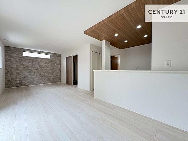 広々ダイニングスペース!ゆったりお食事。笑い声響く楽しい時間が過ごせます。日々の疲れも癒されます!