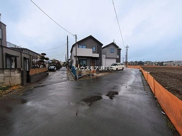 前面道路4m×5.3m!陽当り良好な立地です。車庫入れが苦手な方も安心ですね。【現地販売会開催中】