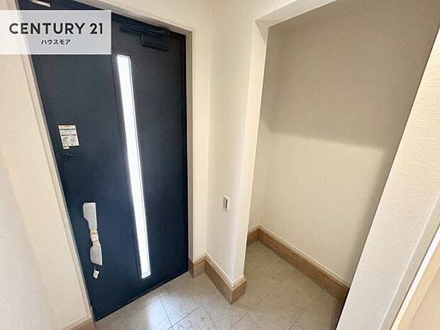 玄関土間収納付き!収納スペースなのでベビーカーやアウトドアの道具がスッキリしまえます!取り出しもラクラク!整理整頓がしやすい!