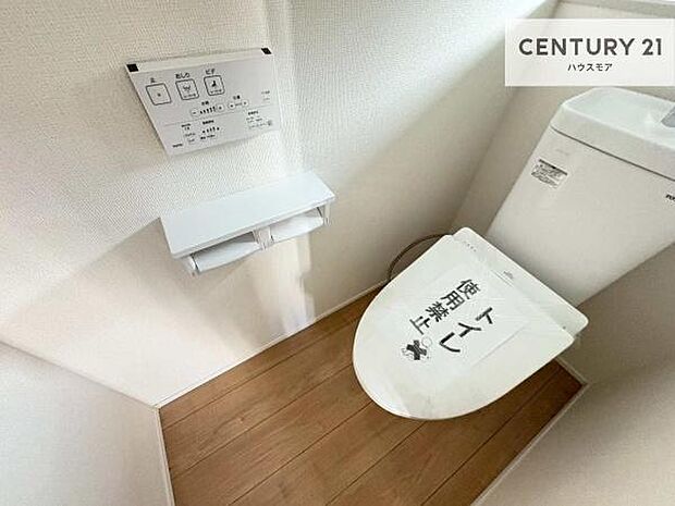 1・2階にトイレがございます!朝の忙しい時間帯も待たずにすみそうですね。白を基調とした清潔感のあるトイレでお手入れがしやすいです!