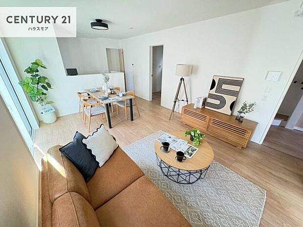 広々ダイニングスペース!ゆったりお食事。笑い声響く楽しい時間が過ごせます。日々の疲れも癒されます!