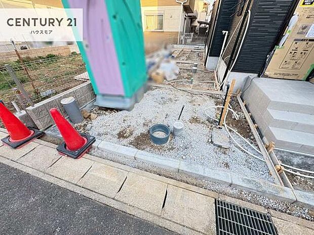 駐車スペースは2台分あります!セカンドカーはもちろん、バイクや自転車なども置き場所に困りません。