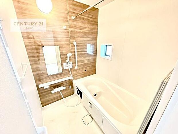 落ち着きある大人の雰囲気のバスルームは、味が出ていてバスタイムが充実!お仕事頑張っているご褒美にお好みの匂いの入浴剤を入れて、楽しんでみてはいかがでしょうか?