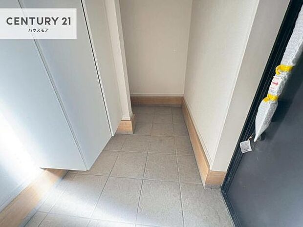 玄関土間収納付き!収納スペースなのでベビーカーやアウトドアの道具がスッキリしまえます!取り出しもラクラク!整理整頓がしやすい!