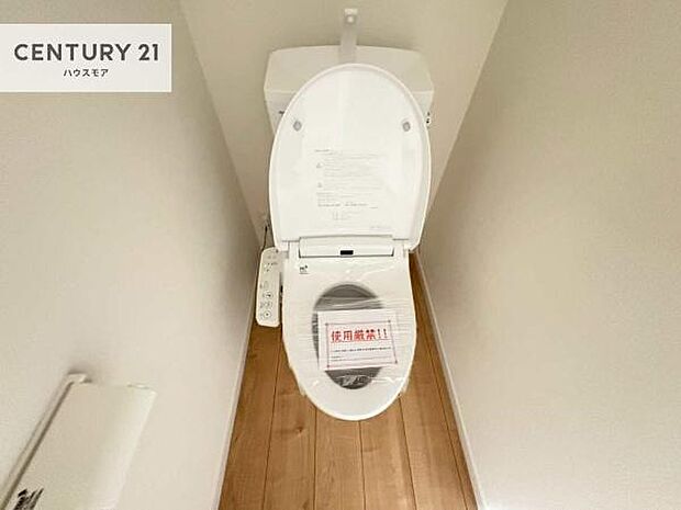 1・2階にトイレがございます!朝の忙しい時間帯も待たずにすみそうですね。白を基調とした清潔感のあるトイレでお手入れがしやすいです!