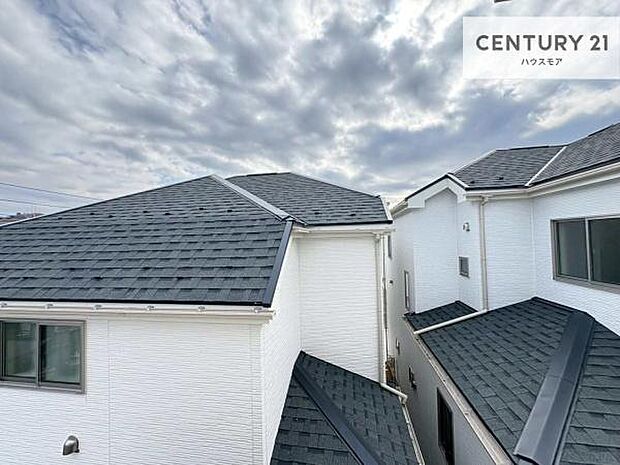 晴れた日には青い空を見渡せる開放的な時間を楽しめます。気持ちの良い風が通り抜ける街並みです!