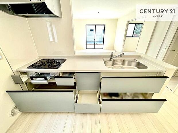 収納スペースが豊富で、調理スペースがスッキリと片付きひろ~く活用できます!快適に作業ができます!毎日の料理が捗ります!