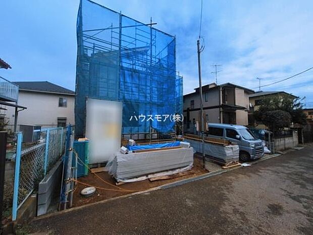 駐車スペースは3台分あります!セカンドカーはもちろん、バイクや自転車なども置き場所に困りません。