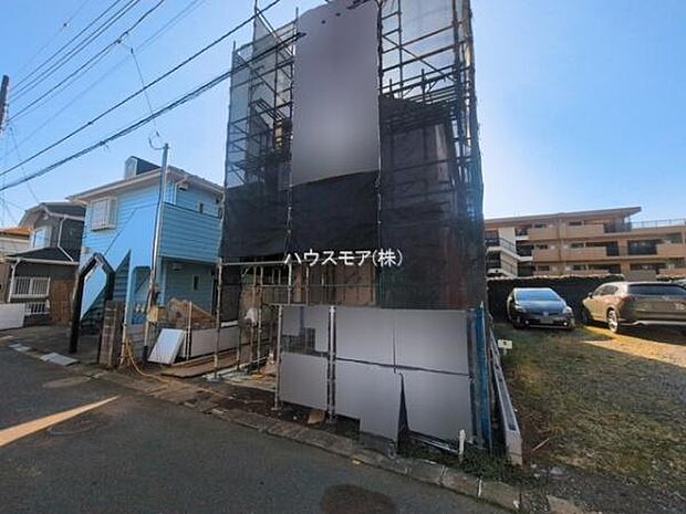 駐車スペースは2台分あります!セカンドカーはもちろん、バイクや自転車なども置き場所に困りません。