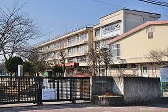 柏市立名戸ケ谷小学校まで970m