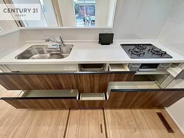 収納スペースが豊富で、調理スペースがスッキリと片付きひろ~く活用できます!快適に作業ができます!毎日の料理が捗ります!【現地販売開催中!】