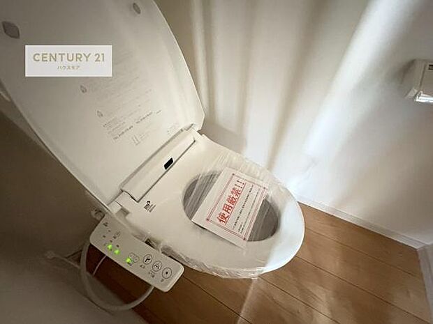 1・2階にトイレがございます!朝の忙しい時間帯も待たずにすみそうですね。白を基調とした清潔感のあるトイレでお手入れがしやすいです!