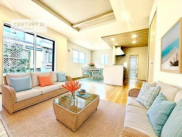 家具はCGパースです。開放感のある広々LDK!ソファーやダイニングテーブルを置いても窮屈にならないので快適に過ごせます!コミュニケーションが取りやすいリビングです!