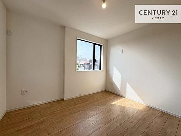 掃き出し窓がないお部屋は、お子様のお部屋としても安心です!