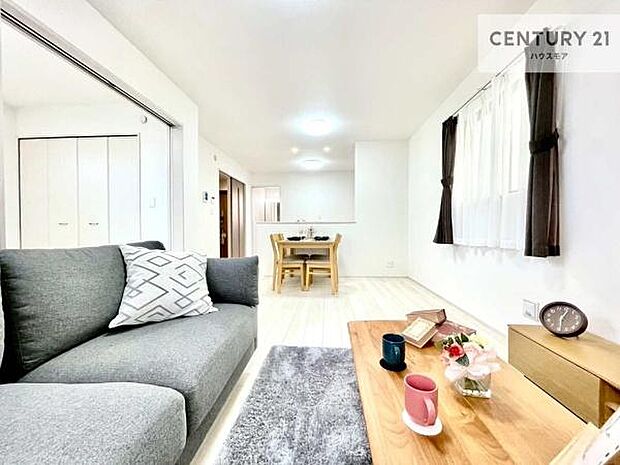 大切な家族が集まるからこそLDKにはこだわりたい。子供たちが元気に笑いながら走り回っている姿を見た時が「広い家にして良かった」と思う瞬間です。【現地販売会開催中】