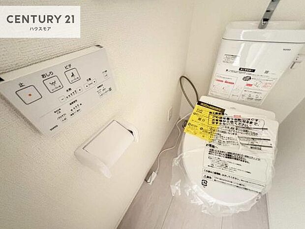 1・2階にトイレがございます!朝の忙しい時間帯も待たずにすみそうですね。白を基調とした清潔感のあるトイレでお手入れがしやすいです!