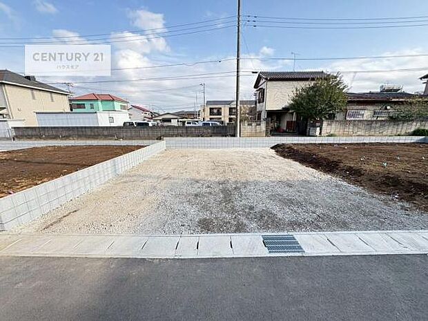 駐車スペースは2台分あります!セカンドカーはもちろん、バイクや自転車なども置き場所に困りません。