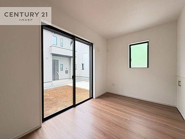 シンプルにデザインされているため、家具を選びません!お気に入りの家具を置いてくつろげる空間を作ることができます。