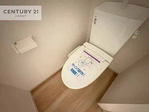 1・2階にトイレがございます!朝の忙しい時間帯も待たずにすみそうですね。白を基調とした清潔感のあるトイレでお手入れがしやすいです!