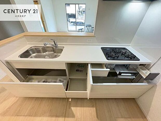 収納スペースが豊富で、調理スペースがスッキリと片付きひろ~く活用できます!快適に作業ができます!毎日の料理が捗ります!