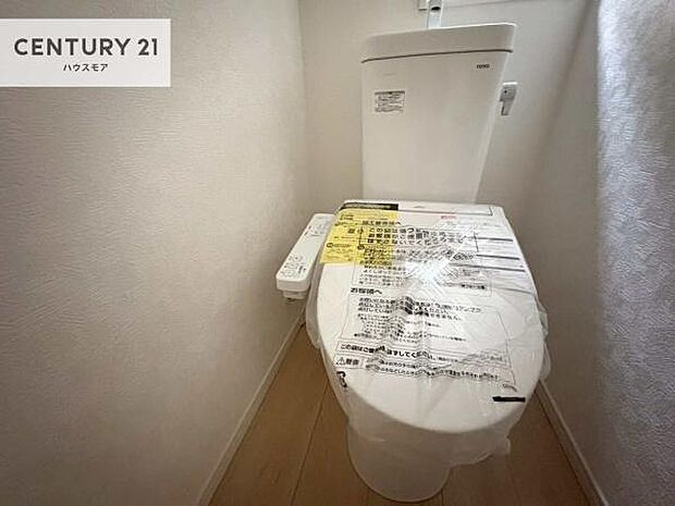 1・2階にトイレがございます!朝の忙しい時間帯も待たずにすみそうですね。白を基調とした清潔感のあるトイレでお手入れがしやすいです!